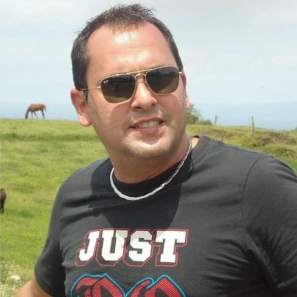 Meet your Posher, Javier